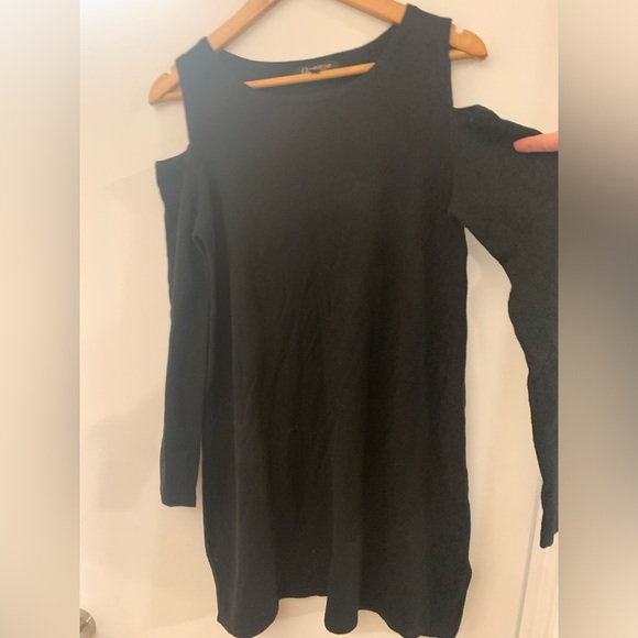 Exposed Shoulder Sweater - Picture 2 of 2